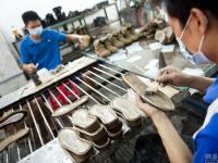 广东东莞出租屋产出2.4亿假货 造鞋链条成熟