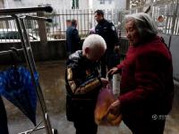 浙江80后民警收养白化病龙凤胎姐弟