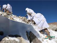 官兵-30℃海拔5548米巡边 化雪煮面喂狗