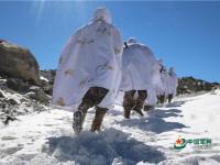 官兵-30℃海拔5548米巡边 化雪煮面喂狗