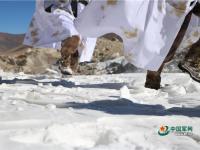 官兵-30℃海拔5548米巡边 化雪煮面喂狗