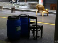 重庆一小区没车库 业主搬杂物占车位