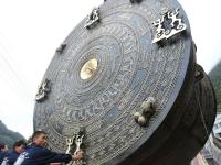 组图：广西造出世界最大铜鼓 直径4.2米重达7吨