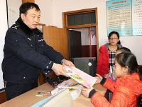 河北永清交警设立“护学岗” 守护师生平安出行