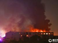 杭州煤气瓶运输车爆炸引燃旁边工厂