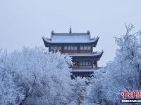 组图：甘肃嘉峪关雪中雄关美如画