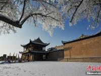 组图：甘肃嘉峪关雪中雄关美如画