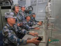 中国新老驱逐舰南海演习