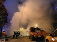 北京长安街边热力水管爆裂 水雾腾空数十米