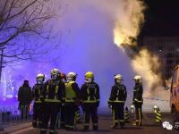 北京长安街边热力水管爆裂 水雾腾空数十米
