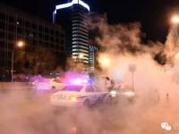 北京长安街边热力水管爆裂 水雾腾空数十米