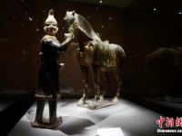 分离66年 唐三彩跨越海峡聚首河南