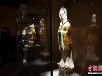 分离66年 唐三彩跨越海峡聚首河南