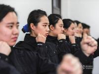 哈尔滨“警花”零下30摄氏度执勤