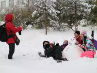 40厘米积雪遇日出云海 黄山雪景美煞游人