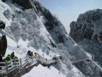安徽黄山降雪达40厘米 美若童话世界