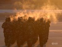 辽宁武警官兵冒严寒进行体能训练