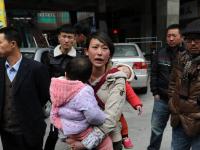 广西妈妈带俩娃买车票 1500元血汗钱被骗光
