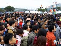 航拍广州火车站春运旅客滞留 最多10万人聚集