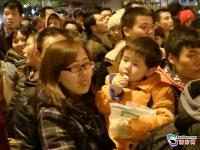 航拍广州火车站春运旅客滞留 最多10万人聚集