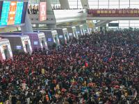 沪杭高铁因降雪大面积晚点 数万人滞留两地车站