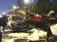 杭州一法拉利跑车空中翻转砸中大众轿车