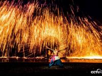河北张家口蔚县现“打树花”活动 媲美烟花