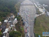 全国各地迎来返程客流高峰