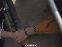 50岁大妈跳水救男孩 事后悄悄离开