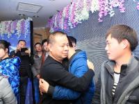 河南男子11年花费近千万 资助397名大学生