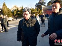 阎肃追悼会在八宝山举行 各界人士送别