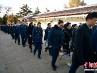 阎肃追悼会在八宝山举行 各界人士送别