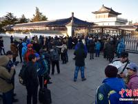 阎肃追悼会在八宝山举行 各界人士送别