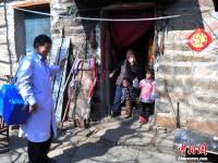 图片故事：太行山区接种医生