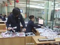 老人8万养老钱被烧 银行“拼”回万元
