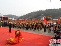 河南南阳万人祭拜张仲景 场面宏大