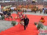 河南南阳万人祭拜张仲景 场面宏大
