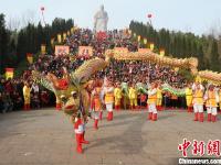 河南南阳万人祭拜张仲景 场面宏大