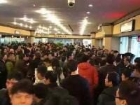 上海买房人数过多 交易中心实行客流限制