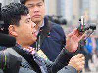 全国政协开幕 国内外媒体聚焦两会
