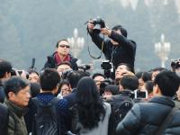 全国政协开幕 国内外媒体聚焦两会