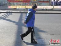 长春现恐怖标语 劝行人别翻栏杆