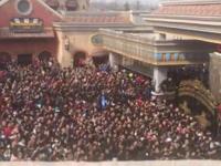 陕西一游乐场免门票 游客挤爆现场