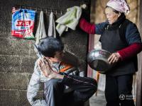 湖北无臂小伙开网店 十天销售过万