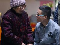 父亲寻替身演逝子 圆老母亲见孙儿心愿