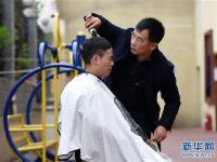 父亲寻替身演逝子 圆老母亲见孙儿心愿