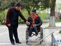 父亲寻替身演逝子 圆老母亲见孙儿心愿