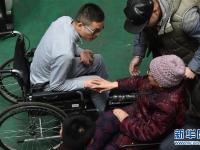 父亲寻替身演逝子 圆老母亲见孙儿心愿