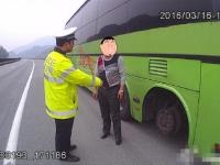 触目惊心！客车少个轮子照样在高速飞奔