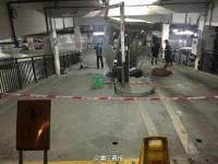 女司机误把刹车当油门 撞保安亭后连撞8车